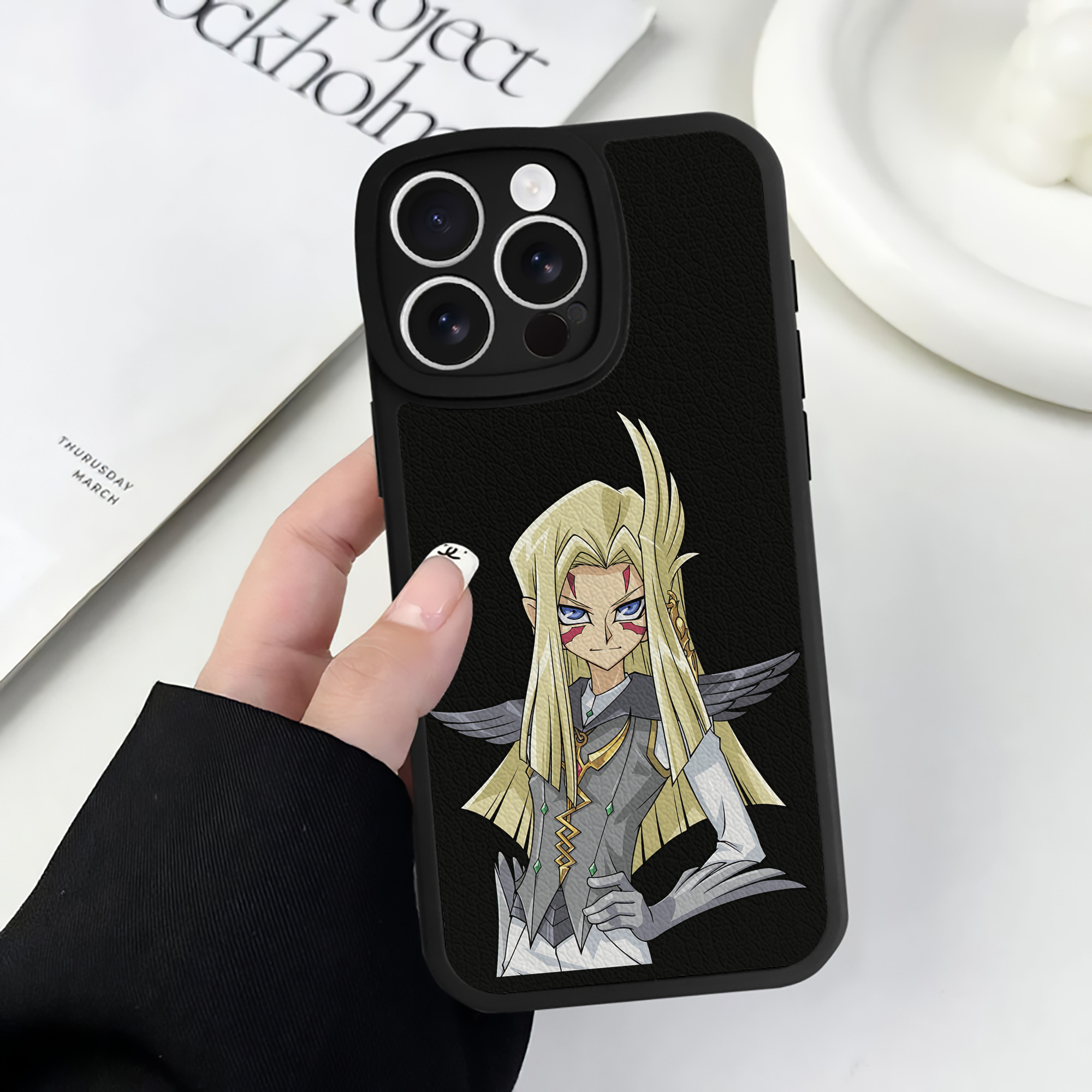 遊☆戯☆王 Yu-Gi-Oh! 【iPhone 16シリーズ対応】シリコンスマホケース（レザー調） 材質：シリコン